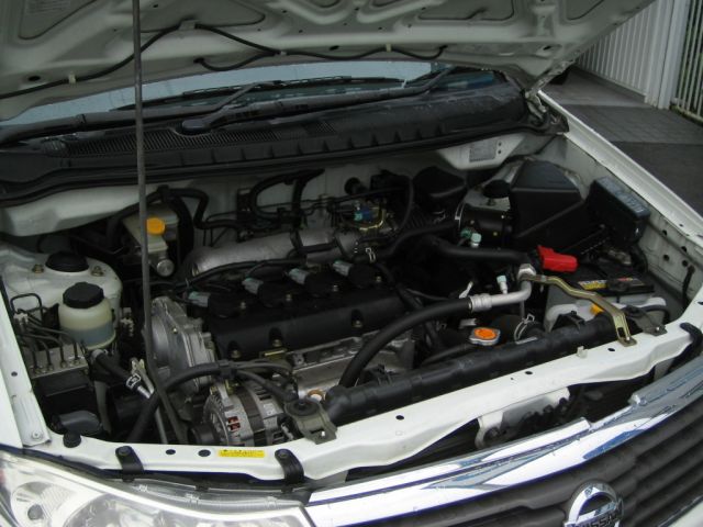 日産 リバティ S ホワイトパール：エンジン